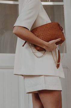 The Paula Woven Crossbody Bag – Handmade in Tuscany, this bag comes with everything you need to carry it with you at all times. #madeinitaly #parisian #parisianstyle #parisianstreetstyle #parisianstyle #parisianvibe #parisianchic #minimalstyle #minimaliststyle #frenchvibe #italianstyle #effortlessychic #ootd #parisiennestyle #capsulecloset #bymilaner #casualchic #everydayfashion #luxurybag #leatherbag #everydaybag #spring