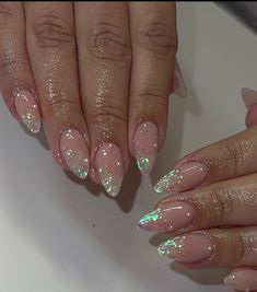 Almond Nail Sparkle, Ombre Sparkle Nails Almond, Iridescent Almond Nails, Glitter Ombre Nails Almond, Ombré Sparkle Nails, Iridescent Nail Designs, Light Pink Prom Nails, Ombre Sparkle Nails, Elegant Prom Nails