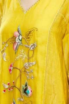 Shop for Desert Shine by Sulochana Jangir Yellow Handloom Tissue Kurta Set for Women Online at Aza Fashions Tissue Kurta, V Neck Kurta, Design Kurti, Yellow Kurta, Kurti Embroidery, Kurta Set For Women, Embroidery On Kurtis, Kurti Embroidery Design, Hat Knitting