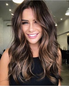 Keep right up to date with approaching brand-new hair trends here and now as we cover the major trends and the inspiring hairstyles for 2019. Our 50-day plan doesn’t involve burpees, kale shakes, or “new year, new me” mantras. Instead, transform your look in 2019 by trying one of these best hairstyle ideas. The most versatile haircuts you can … 30 Hair Color, Caramel Hair, Long Brown Hair