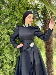 Elegant Maxi Dress For Eid, Elegant Formal Maxi Dress For Eid, Elegant Long Dress Abaya For Eid, Elegant Evening Maxi Dress For Eid, Elegant Long Dress Abaya For Party, Eid Elegant Maxi Evening Dress, Elegant Formal Gown For Eid, Fitted Black Abaya For Wedding, Elegant Maxi Length Evening Dress For Eid