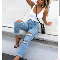 Love Stoned Boyfriend Jeans Retro Washed Blue Best Clothing Websites, Boyfriend Jeans Outfit, Inexpensive Clothes, Interview Style, Date Outfit Casual, Distressed Boyfriend Jeans, Clothing Hacks, Colored Jeans, Boyfriend Jeans