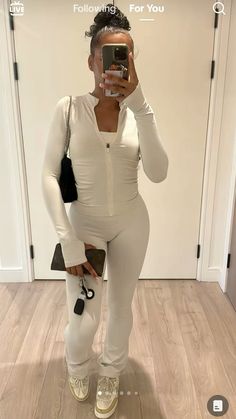 Frontal Hairstyles, Winter Fit, Pretty Selfies, Girly Outfits, Fit Inspo, Golf Outfit, Christmas Wishlist, Winter Outfit, All White