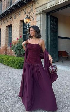 Museum Gala Outfit, Shawl Prom Dress, Elegant Modest Wedding Guest Dresses, Scottish Wedding Guest Outfit, Purple Wedding Guest Outfit, Winter Gala Dress, Formal Dress With Shawl, Autumn Dresses Wedding Guest, Purple Wedding Guest Dress