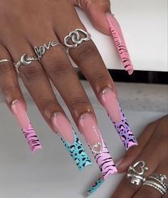 Acrylic Freestyle Nails, Stilleto Nails Designs Summer, Freestyle Nails, Long Acrylic Nail Designs, Drip Nails, Edgy Nails, Grunge Nails, Colored Acrylic Nails, Girly Acrylic Nails