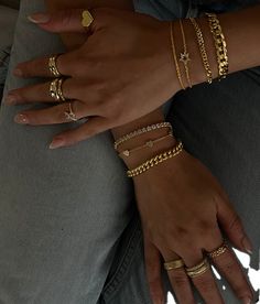 Xoxo Jewelry, Gold Bracelets Stacked, Jewelry Stack, Bracelet Stacks, Gold Girl, Wrist Jewelry, Rings And Bracelets, Luxe Jewelry, Piercings Jewelry