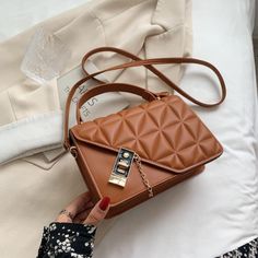 Brand Name: REPRCLALining Material: Synthetic LeatherShape: FLAPPlace Of Origin: HE BEI ?ProvinceHandbags Type: Shoulder BagsTypes of bags: Shoulder HandbagsOrigin: CN(Origin)Main Material: PUClosure Type: COVERHardness: SoftStyle: FashionModel Number: A0108Occasion: VersatileGender: WOMENPattern Type: SolidNumber of Handles/Straps: SingleInterior: Cell Phone PocketDecoration: ChainsDecoration: LOCKItem Type: Handbags Small Bags Fashion, Quilted Crossbody Bag, Shoulder Messenger Bag, Mini Fashion, Leather Items, Square Bag, Bag Fashion, Small Bag, Shoulder Handbags