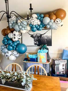 balloons are hanging from the ceiling in a dining room