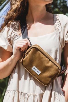 Stay hands-free and stylish this back-to-school season with our trendy brown fanny pack! 🎒 Perfect for carrying your essentials while keeping your look on point. Pair it with your favorite casual outfits for a practical and chic campus style. Ethically made for the conscious student. #BackToSchool #CampusStyle #FannyPackFashion #StudentEssentials #HandsFreeStyle #EthicalFashion #SlowLiving #Joffa Fanny Pack Fashion, Campus Style, Best Travel Accessories, Brown Crossbody Bag, School Season, Handcrafted Bags, Brown Crossbody, Small Leather Goods, Ethical Fashion