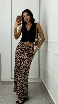 Look Casual Verano, Printed Skirt Outfit, Outfits Primavera, Look Legging, Downtown Outfits, Skandinavian Fashion, Nashville Outfits, Outfit Primavera, Leopard Print Skirt