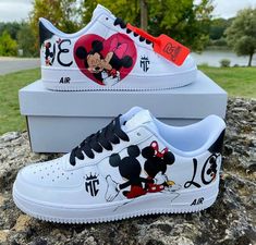 Add some playful fun to your sneaker collection with our Cartoon Mouse Custom Air Force 1. The cartoon mouse design adds a touch of whimsy and personality to the classic Air Force 1 silhouette. Stand out in style and show off your playful side with these custom sneakers. Exactly as shown in the pictures. 📷 Brand New & Authentic. 💯 Hand Painted with attention to detail. 👨‍🎨 Waterproof and Flexible. ❤️ Unisex model. Please refer to the Size Chart. 👟👫 Free Worldwide Shipping. ✈️🌍 Trendy Trainers, Mickey Cartoons, Pretty Sneakers, Anime Wedding, Painted Sneakers, Sneakers Jordans, Shoe Ideas, Shoes Trendy, Style Anime