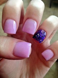 Purple glitter ring finger and light purple glitter nails Light Purple Glitter Nails, Deer Nails, Purple Gel Nails, Gel Nails Long, Purple Glitter Nails, Glitter Ring, Purple Ring, Nails Purple