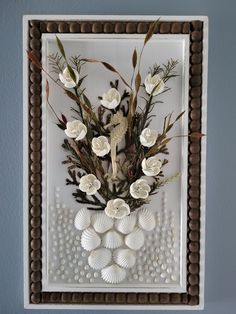 This is a beautifully designed assortment of seashells. This one-of-a-kind seashell art/craft was designed and made by me. Authentic small ark seashells from the ocean are formed into flowers nestled in a vase made of larger arc shells filled with seaweed and adorned with a cute little seahorse.  This art work is sold on Etsy. Clam Painting, Seashell Vase, Beach Themed Wall Art, Seashell Picture Frames, Seashell Flowers, Seashell Artwork, Oyster Art, Beachy Wall Art, Seashell Mirror