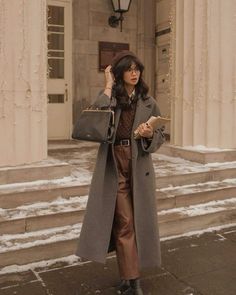 Aesthetic Lawyer Outfits, Dark Academia Womens Fashion, Law Outfits Women Aesthetic, Fem Dark Academia Outfits, Fem Dark Academia, England Outfits Winter, Dark Academia Aesthetic Dress, Summer Dark Academia Outfit, Vintage Academia Aesthetic