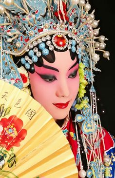 Chinese Opera Makeup, Hanfu Clothing, Chinese Dolls, Chinese Art Painting, Portfolio Inspiration