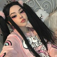 Girls With Black Hair, Alternative Makeup, Angel Girl, Pool Hairstyles, Edgy Makeup, Straight Lace Front Wigs, Long Black Hair, Straight Wig, Grunge Hair