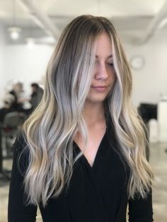 Winter 2023 Hair Trends Blonde, Cold Blonde Hair Ash, Blonde Balayage Winter, Ashy Cool Blonde Balayage, Ashy Blonde Balayage, Balyage Long Hair, Cold Blonde, Ash Blonde Hair Balayage, Vanilla Blonde