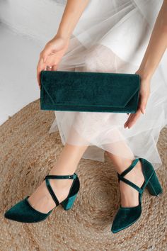 GREEN VELVET CLUTCH - GREEN BRIDE CLUTCH - GREEN CLUTCH  Introducing our Emerald Green Velvet Clutch Purse: the epitome of elegance and style for your special occasions.  Elevate your night and wedding outfits with this exquisite small purse crafted from sumptuous green velvet. This green purse is more than just a bag; it's a statement piece that adds a touch of luxury and sophistication to any ensemble.  * Our emerald green velvet clutch is not just any clutch bag; it's a bridal clutch, designed to be the perfect companion for a bride on her big day. With its rich teal green hue, it adds a pop of color and a dash of opulence to the bride's ensemble. It's also a versatile evening clutch that complements various formal outfits. * Whether you're a bride looking for that perfect bride clutch Bride Clutch, Blue Bride, Bridal Handbags, Purse Crafts, Bridal Purse, Velvet Purse, Blue Clutch, Velvet Clutch, Perfect Bride