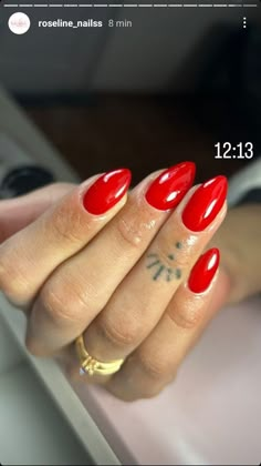 Red Almond Acrylic Nails, Red Nails Almond, Summer Red Nails, Almond Nails Red, Short Gel Nails, Edgy Nails, Classy Acrylic Nails, Almond Acrylic Nails, Oval Nails