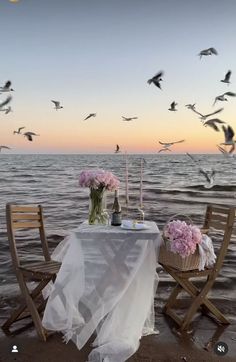 Beach Dinner Parties, Fancy Table, Beach Proposal, Beach Table, Rooftop Party, Bridal Gift Wrapping Ideas