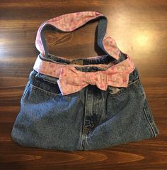 I guess you could say I'm continuing the tradition of creating denim purses from my grandmother. She made me one when I was young and embroidered my initial on it. Now I am repurposing kids' jeans and creating denim purses too! Each purse is fabric lined and each strap/belt is accented with the same fabric. Jean Fabric Projects, Diy Denim Belt, Jean Bag Diy, Baddie Bags, Fashion Upcycling, Upcycled Accessories, Cherry Girl, Diy Sy, She Made Me