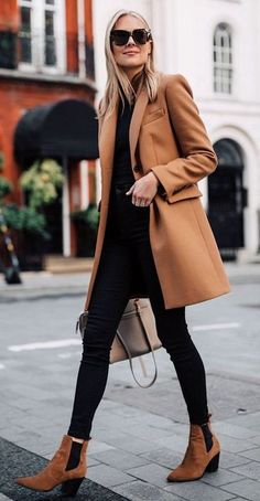 Black & Camel. Booties Outfit, Amy Jackson, Fashion Jackson, Mode Casual, Camel Coat, Winter Outfits For Work, Brown Coat, Black Women Fashion