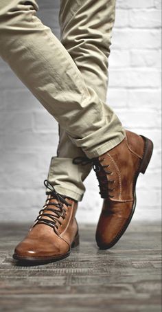 Plain White Tee, Leather Lace Up Boots, Mens Fashion Classy, Men Fashion Casual Outfits, Sneakers Men Fashion