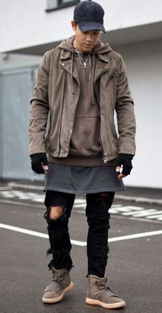 Yeezy Boost 750 Yeezy Fashion, Yeezy Boost 750, Yeezy Outfit, Japanese Street Wear, Japan Streetwear, Mens Tshirts Fashion, Streetwear Mens, Style Japonais, Winter Outfits Men