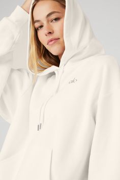 Everyone loves Accolade. Our best-selling hoodie has a laid-back, dropped-shoulder fit for flawless studio-to-street style, a big kangaroo pocket and cozy ribbing at the cuffs and hem. It’s made from drapey, midweight French terry that’s smooth on the outside and fleecy on the inside, and it’s even better paired with the matching Accolade sweatpants. Find your fit and see all the ways to style it. EXPLORE ACCOLADE. Yoga Hoodie, Summer Blue, Style Sweater, Back Women, Alo Yoga, White Hoodie, Yoga Wear, Fashion Luxury, Luxury Brand