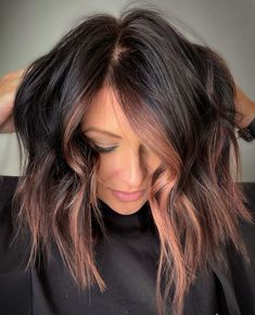 Fall Hair Color For Brunettes With Money Pieces, Modern Hair Highlights, Watermelon Brunette Hair, Money Piece Hair Rose Gold, Dark Brown With Rose Gold Highlights, Rose Gold On Brunette Hair, Brunette With Money Piece Short, Red Biolage Hair Brown Balayage, Dark Brown Hair With Rose Gold Money Piece