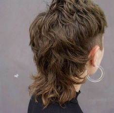 Curly Chelsea Haircut, Long Mullet Shaved Sides, Mullet Straight Hair, American Mullet, Textured Mullet, Queer Mullet, Dyke Hair, Punk Mullet, Mullet Long