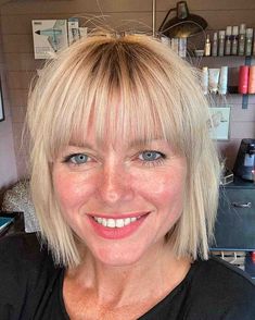 Fine Hair Bob With Fringe, Blond Bob With Fringe, Short Bob And Bangs, Bob Cut Hairstyles Short, Medium Bob Haircut With Bangs, Fringed Bob, Fringe Bob Haircut, Cute Short Bob, Bob Cut Hairstyles