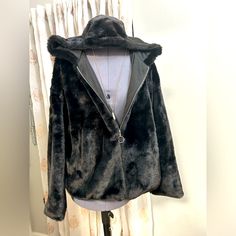 Forever 21 Black Hooded Fuzzy Jacket Tag Removed But Never Worn (Tag Is In Pocket) Light Weight Size Large Women’s Excellent Condition Trendy Black Outerwear With Faux Fur Lining, Teddy Jacket, Pocket Light, Forever 21, Womens Sizes, Christmas, Women Shopping, Black, Color