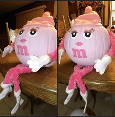 two pictures of a pumpkin with pink hair on it's head and eyes, sitting on top of a wooden table