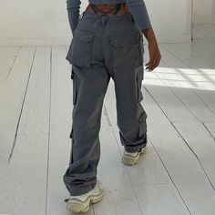 Step into a Vintage Vibe with Our Cargo Pants Women's High Waist Denim Overalls - A Casual Chic Wardrobe Essential! Our Cargo Pants Women's High Waist Denim Overalls are the epitome of laid-back style with a hint of nostalgia. Crafted for comfort and fashion, these overalls bring back the timeless appeal of vintage fashion with a contemporary twist. The high waist design not only provides a flattering silhouette but also a nod to modern trends. These casual pants boast ample pockets, adding a da Streetwear Fashion Black, Preppy Aesthetic Outfits, Cargo Pants Baggy, Overalls Casual, Denim Decor, Pants Baggy, Baggy Cargo Pants, High Waist Denim, 90s Streetwear