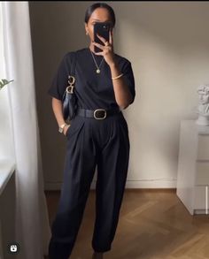 Wide Leg Trouser And Boots, Professional Dresses For Work Casual, Chic Business Casual Fall, Spring Casual Outfits Women 2023, Business Outfits For Midsize Women, 2023 Casual Style Trends, Dress Down Business Casual, Spring Formal Outfits Women, Chic Outfits Big Bust