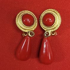 Vintage Red Tear Drop Clip Earrings Gold Tone Measurements: 0.75 x 0.5 x 1.75 in Features: * Clip Earrings Condition: Pre-Owned Good Red Formal Costume Jewelry Earrings, Red Costume Jewelry Earrings For Formal Occasions, Red Clip-on Round Jewelry, Red Clip-on Dangle Jewelry, Red Round Clip-on Jewelry, Vintage Red Drop Clip-on Earrings, Red Vintage Style Drop Clip-on Earrings, Red Dangle Clip-on Earrings For Formal Occasions, Formal Red Dangle Clip-on Earrings