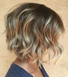 Wavy Bob with Ash Blonde Highlights Messy Blonde Bob, Highlight Bob, Kort Bob, Women Haircuts, Short Bob Cuts, Brunette Bob, Wavy Bob Haircuts, Ash Blonde Highlights, Wavy Bob Hairstyles