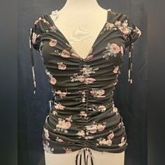 Was Nwt When I Took It Off The Mannequin Tag Came Off. Drawstring Arms And Mid Section, To Alter The Top. Cap Sleeves Stretchy Double Lined C2 Black Floral Print Party Tops, Fitted Black Floral Print Tops, Feminine Party, Black Dating, Summer Color, Casual Fall, Spring And Fall, Cap Sleeves, Womens Tops