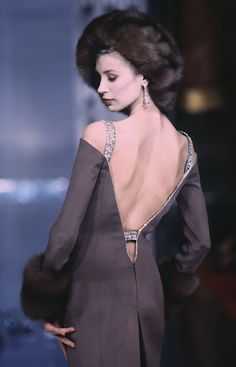 Draped Fashion, 1990s Runway, Winter Glamour, Dior 90s, Dior Runway, Dior Collection, Fashion Gloves, Gianfranco Ferre, Dior Couture