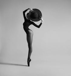 Yevgeniy Repiashenko, Modern Dance Photography, Ballerina Poses, Dance Photo Shoot, Ballet Beauty, Beautiful Photoshoot Ideas