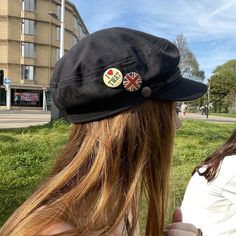 Y2k Beret Outfit, Bakers Hat Outfit, Cute Hat Aesthetic, Union Jack Aesthetic, Baker Boy Hat Outfit Aesthetic, Union Jack Outfit, Paper Boy Hat Women Outfit, Newboys Hat Outfit, Newspaper Boy Hat Outfit