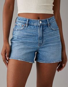 AE Strigid Super High-Waisted Relaxed Denim Short Vintage Levi’s Shorts Outfit, Shorts Summer 2024, Jean Shorts 2024, Women’s Shorts, Casual Summer Outfit Inspo 2024, Denim Shorts Aesthetic, Summer Outfits Jean Shorts, Mom Shorts Outfit, Jean Shorts Outfit Summer