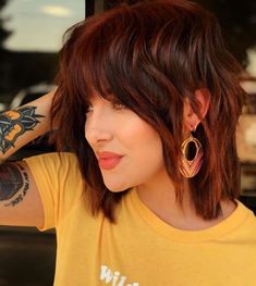 50 Cute Shag Haircut Ideas in 2022 : Red Tawny Shoulder Shag 1 - Fab Mood | Wedding Colours, Wedding Themes, Wedding colour palettes Bayalage Brunette, Classic Haircut, Spiky Hair, Wild Honey, Lob Haircut, Haircut Inspiration, Celebrity Hair Stylist