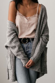 Classic Ootd, Outfit Wishlist, Cardigan Outfits, Outfits 2022, 2020 Fashion, Cardigan Long, Cozy Outfit, Mode Inspo, Lace Cami