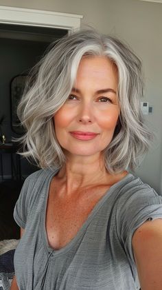 Grey Bob Hairstyles, Κούρεμα Bob, Womens Haircuts Medium, Grey Hair Inspiration, Fishtail Braid, Haircut For Older Women, Short Hairstyle, Women Over 50, Medium Hair Cuts