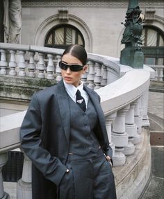 Women 3 Piece Business Suit, Suit Photoshoot Women, Women In Suits Aesthetic, 3 Piece Suit Women, Girls In Suits, Woman In Suit, Lawyer Fashion, Woman Suit Fashion