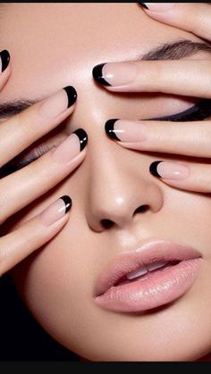 Pretty Fingernails, Flow Fest, Classy Black Nails, Edgy Nail Art, Rockstar Nails, French Manicure Nail Designs, Black And White Nail, Reverse French, Black And White Nails