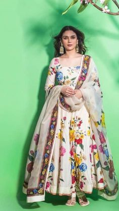 Floral Anarkali, डिजाइनर कपड़े, Anarkali Frock, Aditi Rao Hydari, Aditi Rao, Gown With Dupatta, Long Anarkali, Ethnic Gown, Fancy Gowns