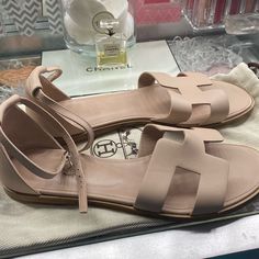 Brand New Hermes Sandals Hermes Slides, Hermes Oran Sandals, Hermes Paris, Hermes Shoes, Shoe Covers, White Sandals, Brown Sandals, Thong Sandals, Black Patent Leather